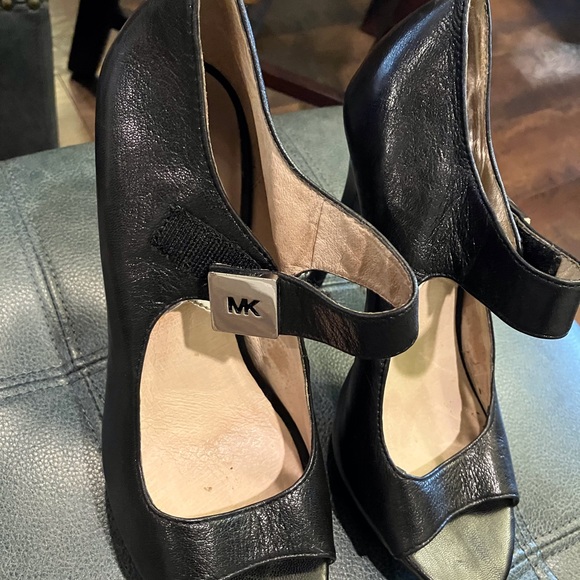 Michael Kors Shoes - Picture 3 of 8